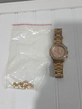 GUESS Women's Rose Gold-Tone Crystal Accent Bracelet Watch